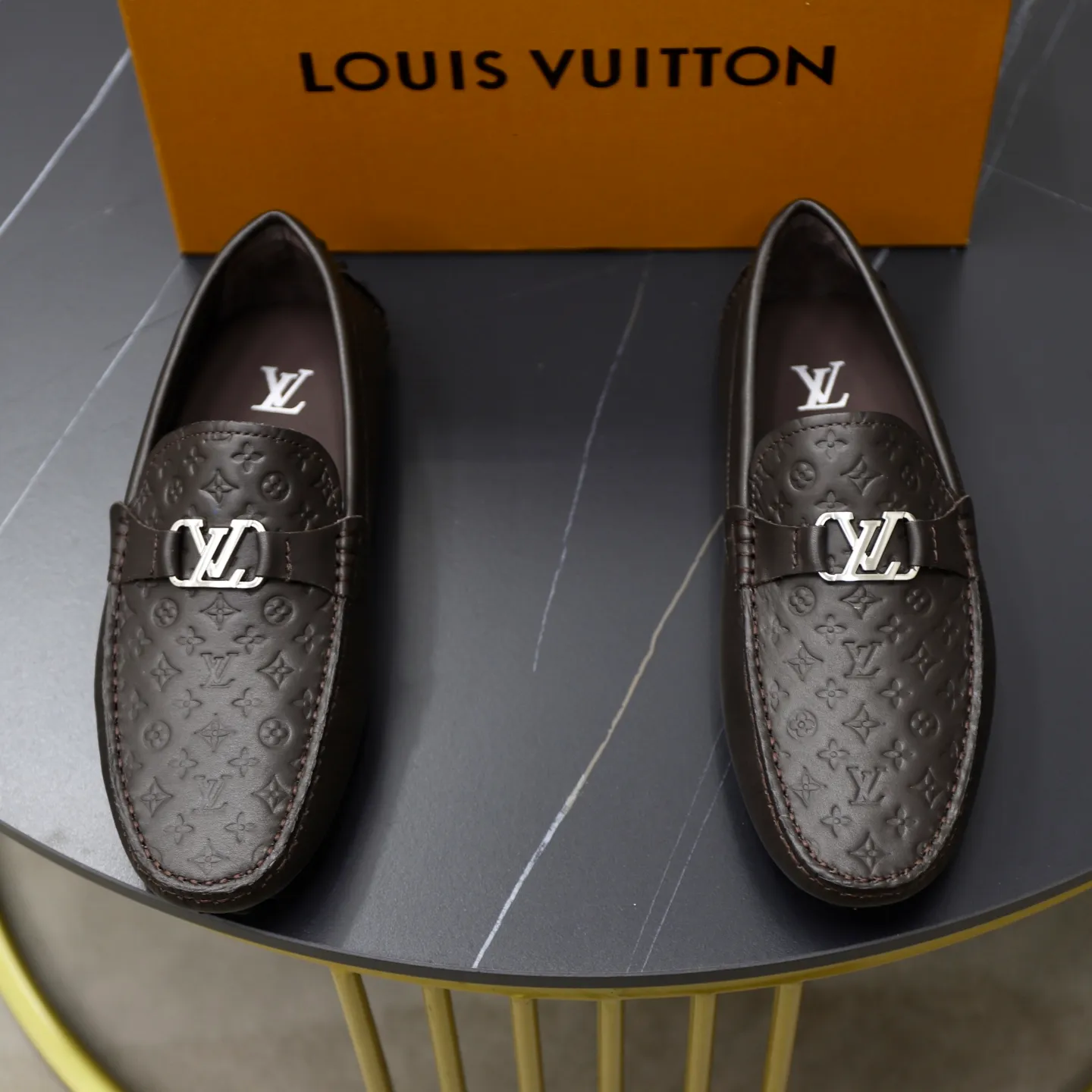 Ex-factory price: 480💰【LV】Louis Vuitton ⚠️High-end men’s driving and pedal series ⚠️38-44 (customized for 45) ⚠️All original cowhide leather! Thick and soft! Made entirely of calfskin lining! The latest non-slip beanie sole! Three-dimensional package technology! Fashionable and classic! Handicrafts! Original high quality! Feel free to compare!